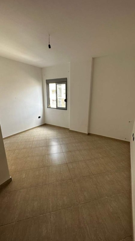 Tirane, shitet apartament 2+1+BLK Kati 3, 103 m² 95.000 Euro (Rruga Foto Xhavella)