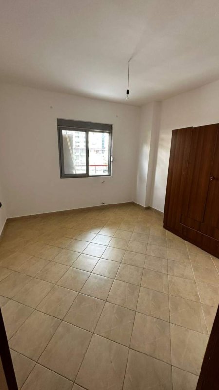 Tirane, shitet apartament 2+1+BLK Kati 3, 103 m² 95.000 Euro (Rruga Foto Xhavella)