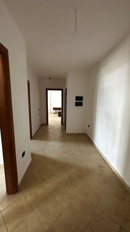 Tirane, shitet apartament 2+1+BLK Kati 3, 103 m² 95.000 Euro (Rruga Foto Xhavella)