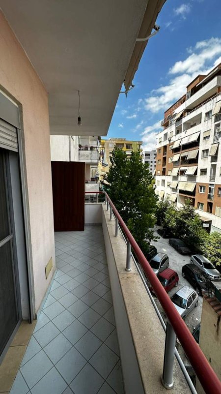 Tirane, shitet apartament 2+1+BLK Kati 3, 103 m² 95.000 Euro (Rruga Foto Xhavella)