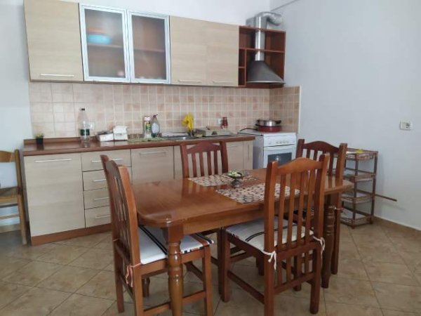Tirane, jepet me qera apartament 1+1+BLK Kati 3, 79 m² 40.000 Leke (Rruga Riza Cerova)