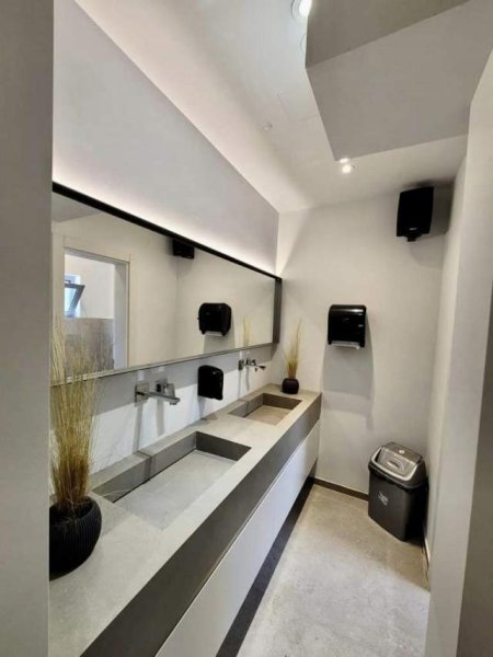 Tirane, shes lokal 75 m² 350.000 Euro (Perballe me ATSH,)