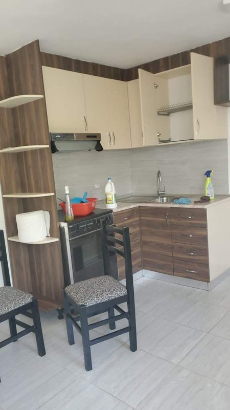 Tirane, jepet me qera apartament 1+1+BLK Kati 2, 60 m² 250 Euro (Ura gjeroses)