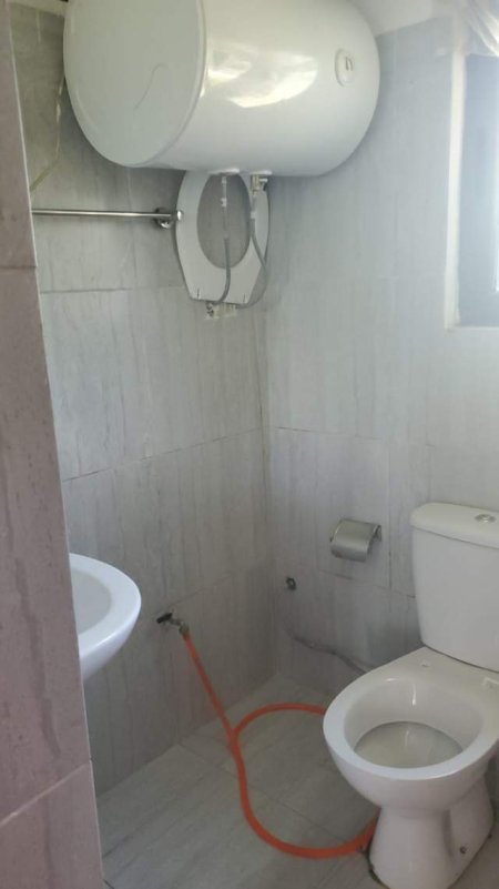 Tirane, jepet me qera apartament 1+1+BLK Kati 2, 60 m² 250 Euro (Ura gjeroses)