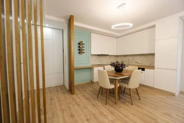 Tirane, shes apartament 2+1 117 m² Euro (Komuna e Parisit)