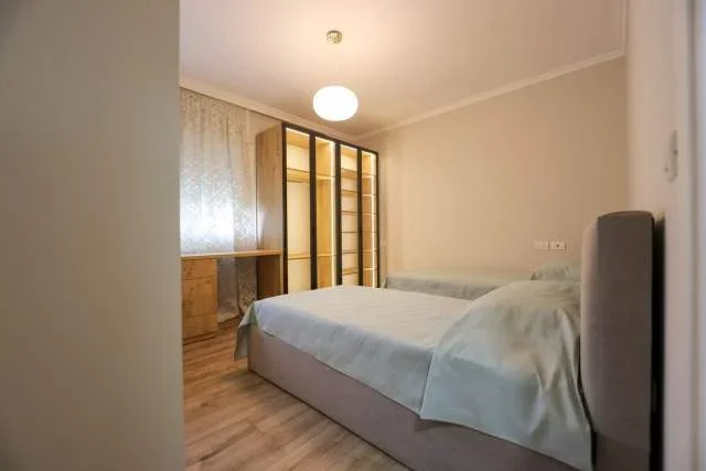 Tirane, shes apartament 2+1 117 m² Euro (Komuna e Parisit)
