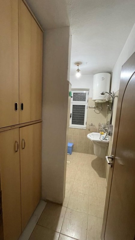 Tirane, jepet me qera apartament 1+1 Kati 3, 70 m² 550 € (Myslym shyri)