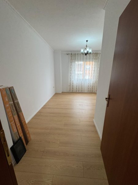 Tirane, shitet apartament 1+1 Kati 4, 68 m² 91.000 € (Rruga e Thesarit)