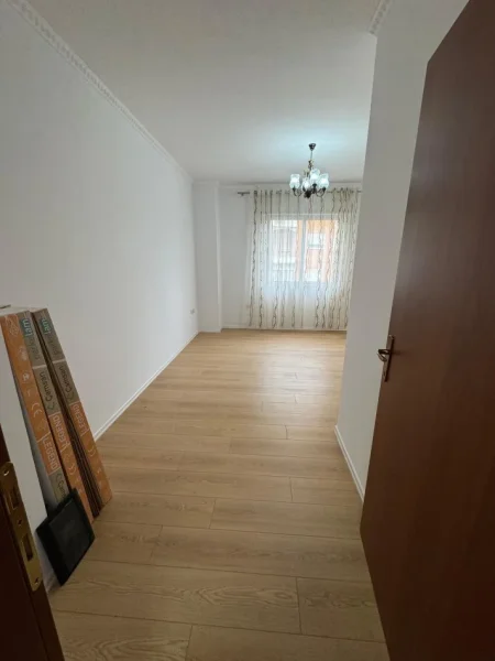 Tirane, shitet apartament 1+1 Kati 4, 68 m² 91.000 € (Rruga e Thesarit)