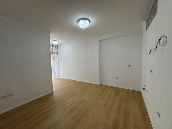 Tirane, shitet apartament 1+1 Kati 4, 68 m² 91.000 € (Rruga e Thesarit)