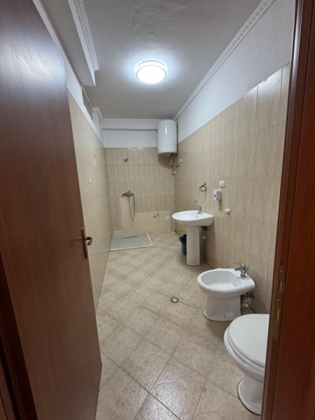 Tirane, shitet apartament 1+1 Kati 4, 68 m² 91.000 € (Rruga e Thesarit)