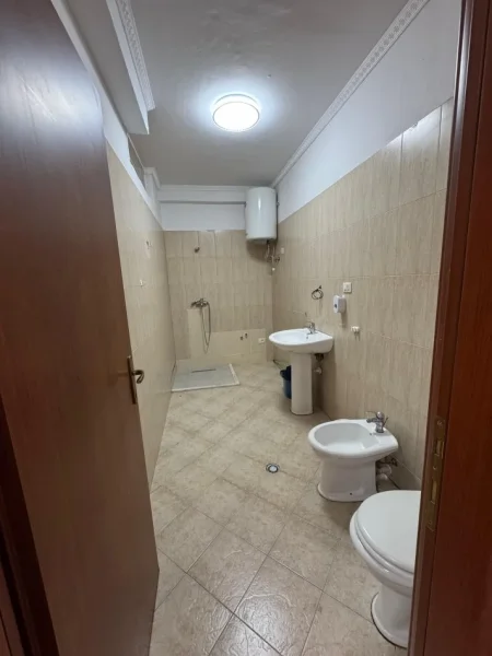 Tirane, shitet apartament 1+1 Kati 4, 68 m² 91.000 € (Rruga e Thesarit)