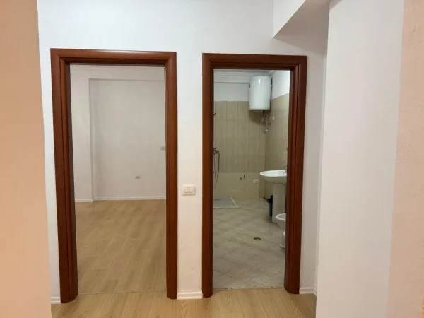 Tirane, shitet apartament 1+1 Kati 4, 68 m² 91.000 € (Rruga e Thesarit)