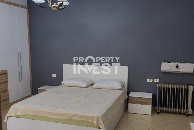 Tirane, jepet me qera apartament 2+1 Kati 4, 110 m² 650 € (Xhamia e selites)