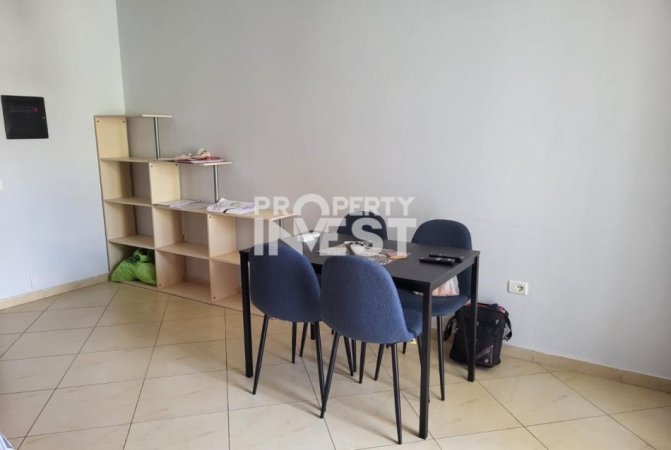 Tirane, jepet me qera apartament 2+1 Kati 4, 110 m² 650 € (Xhamia e selites)