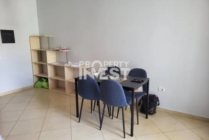 Tirane, jepet me qera apartament 2+1 Kati 4, 110 m² 650 € (Xhamia e selites)
