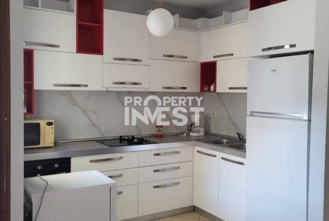 Tirane, jepet me qera apartament 2+1 Kati 4, 110 m² 650 € (Xhamia e selites)
