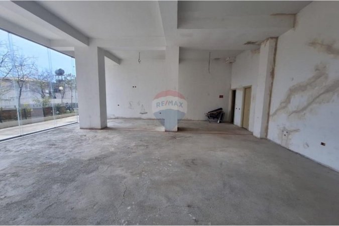 Tirane, shitet dyqan Kati 0, 110 m² (KMY, Tiranë(ID: 530411012-156)