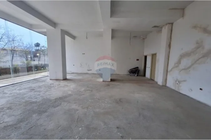 Tirane, shitet dyqan Kati 0, 110 m² (KMY, Tiranë(ID: 530411012-156)