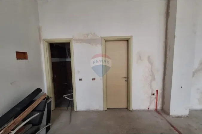 Tirane, shitet dyqan Kati 0, 110 m² (KMY, Tiranë(ID: 530411012-156)