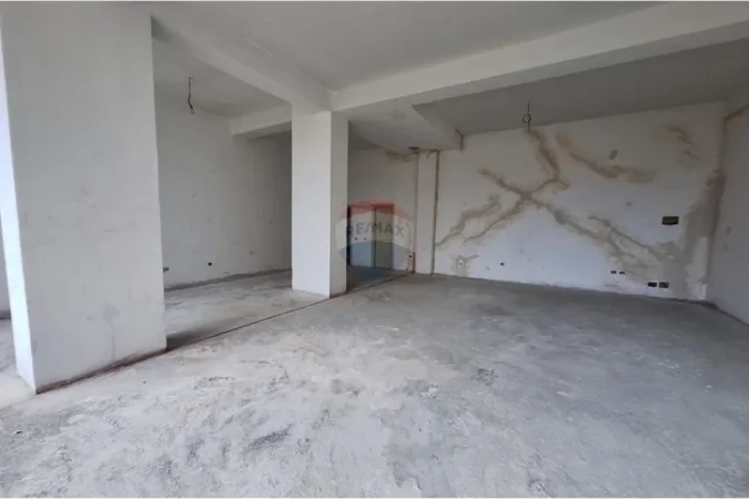Tirane, shitet dyqan Kati 0, 110 m² (KMY, Tiranë(ID: 530411012-156)