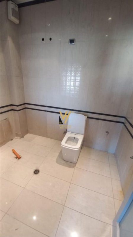 Tirane, shitet apartament 3+1+Ballkon Kati 4, 150 m² 345.000 € (LIQENI ARTIFICIAL)