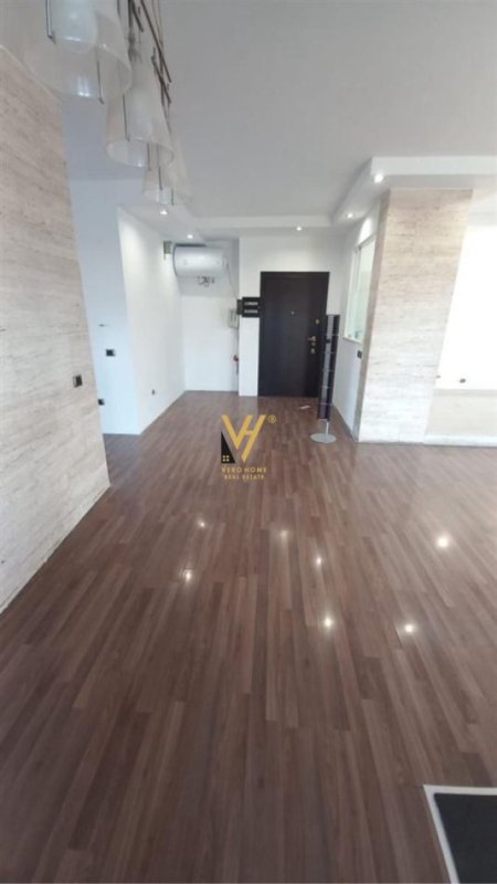 Tirane, shitet apartament 3+1+Ballkon Kati 4, 150 m² 345.000 € (LIQENI ARTIFICIAL)