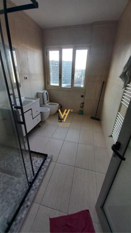 Tirane, shitet apartament 3+1+Ballkon Kati 4, 150 m² 345.000 € (LIQENI ARTIFICIAL)