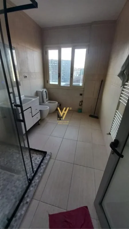 Tirane, shitet apartament 3+1+Ballkon Kati 4, 150 m² 345.000 € (LIQENI ARTIFICIAL)