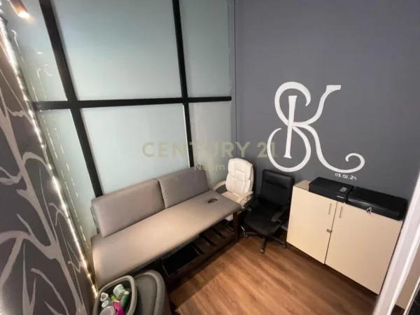 Tirane, shitet dyqan , 30 m² (Neom129533)