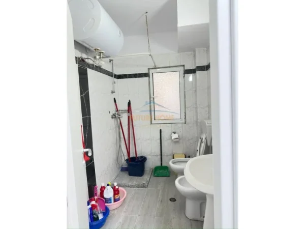 Tirane, jepet me qera zyre Kati 1, 78 m² 800 € (BULEVARDI GJERGJ FISHTA)