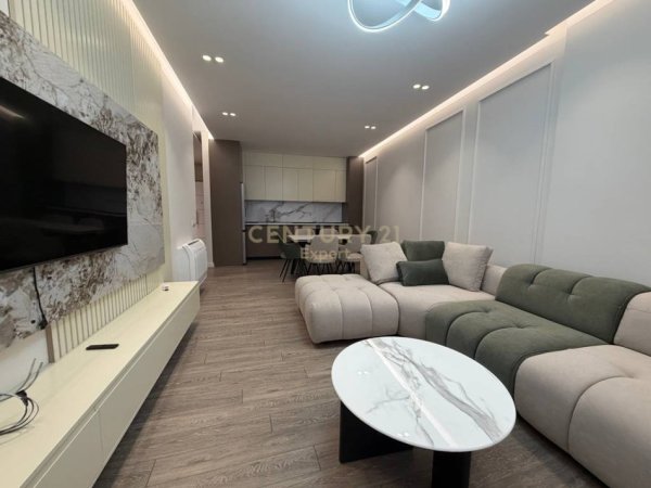 Tirane, jepet me qera apartament 2+1+Ballkon Kati 2, 100 m² 1.100 € 