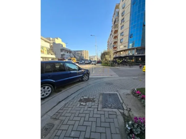 Tirane, shitet apartament 2+1 Kati 3, 91 m² 