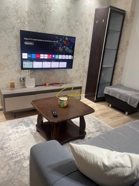 Tirane, jepet me qera apartament 1+1 Kati 2, 55 m² 600 € (KOMUNA E PARISIT)