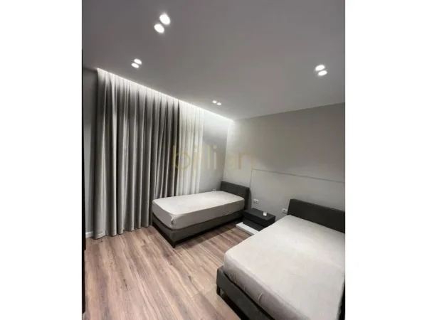 Tirane, jepet me qera apartament 2+1+Ballkon Kati 7, 700 € 