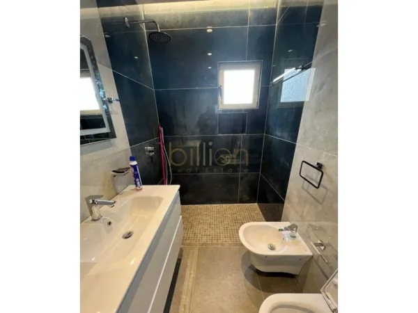 Tirane, jepet me qera apartament 2+1+Ballkon Kati 7, 700 € 