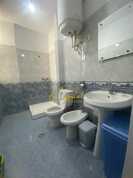 Tirane, jepet me qera apartament 1+1 Kati 2, 60 m² 500 € (SELVIA)