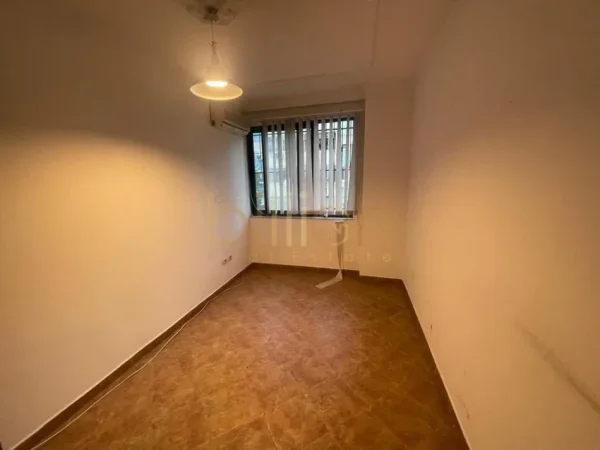Tirane, jepet me qera apartament 3+1+Ballkon Kati 2, 148 m² 1.250 € 