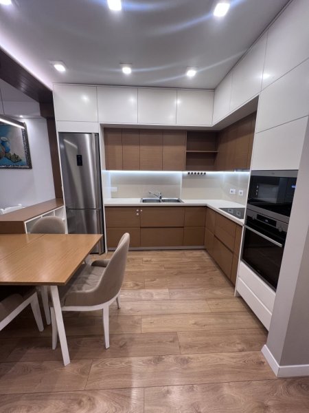 Tirane, jepet me qera apartament 2+1+Ballkon Kati 3, 100 m² 900 € (Rruga Ndre Mjeda)