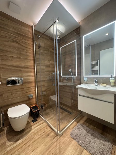 Tirane, jepet me qera apartament 2+1+Ballkon Kati 3, 100 m² 900 € (Rruga Ndre Mjeda)