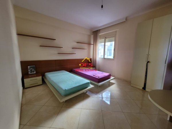 Vlore, jap me qera apartament 2+1+Ballkon Kati 2, 110 m² 500 € (Lungomare)