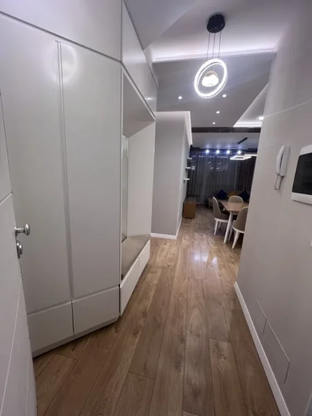 Tirane, jepet me qera apartament 2+1+Ballkon Kati 3, 100 m² 900 € (Rruga Ndre Mjeda)