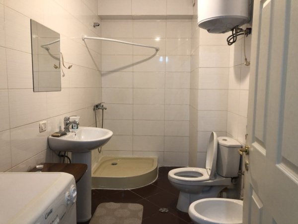 Tirane, jepet me qera apartament 1+1+Ballkon Kati 6, 80 m² 480 € (DON BOSKO)