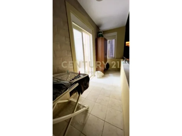 Tirane, jepet me qera apartament 1+1+Ballkon Kati 2, 70 m² 530 € (Neom129683)