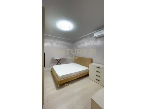 Tirane, jepet me qera apartament 1+1+Ballkon Kati 2, 70 m² 530 € (Neom129683)
