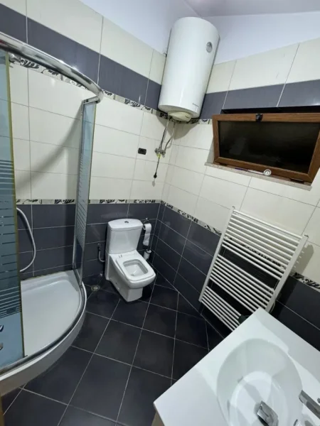 Tirane, jap me qera apartament 1+1+Ballkon Kati 2, 70 m² 430 € (Rrethi Shkoze"