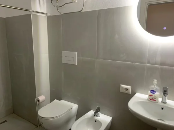 Tirane, jepet me qera apartament 1+1 Kati 4, 65 m² 500 € (Astir Green City Residence.)