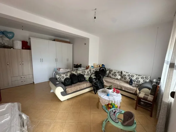 Tirane, jepet me qera apartament 2+1+Ballkon Kati 1, 70 m² 450 € (zgjatimi i Bulevardit te Ri)