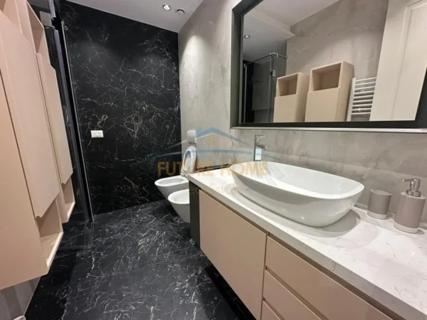 Tirane, jepet me qera apartament 2+1+Ballkon Kati 3, 145 m² 3.500 € (stadiumi air albania)