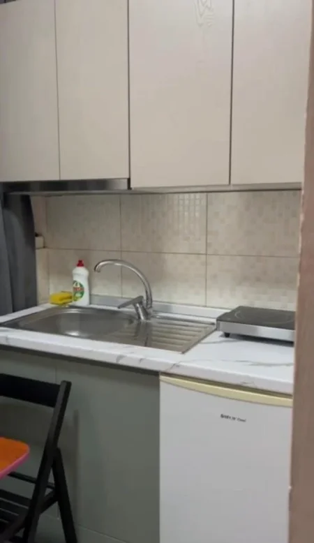 Tirane, jepet me qera apartament homestudio Kati 6, 40 m² 380 €